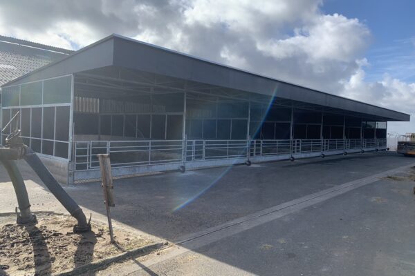 Modulhuse med udbygning af tag